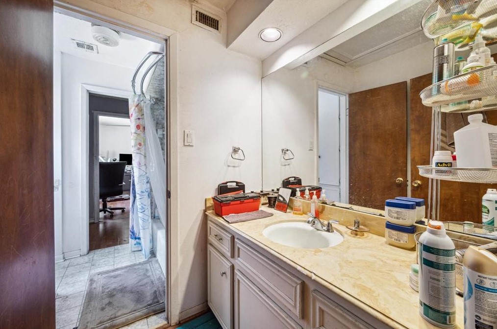 11406 Briar Frst Dr, Houston TX 77042-2323 exterior