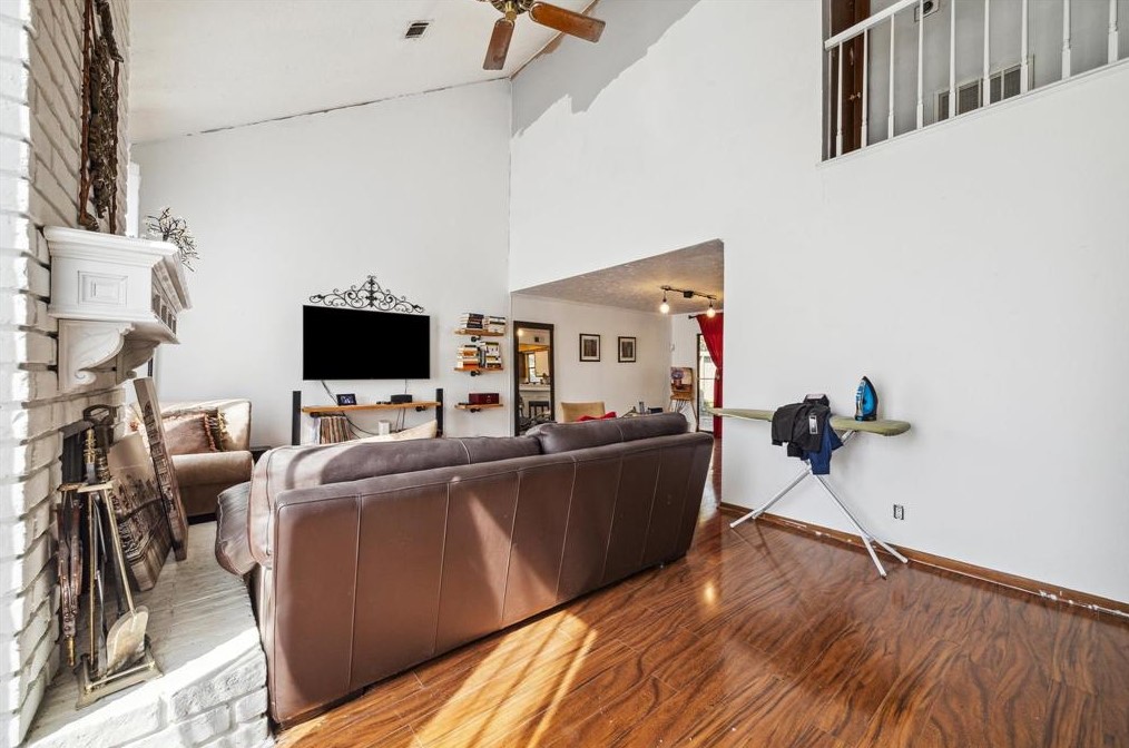 11406 Briar Forest Dr, Houston TX  77077-5108 exterior