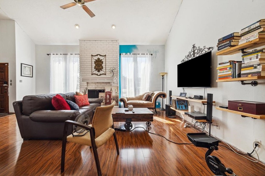 11406 Briar Frst Dr, Houston TX 77042-2323 exterior