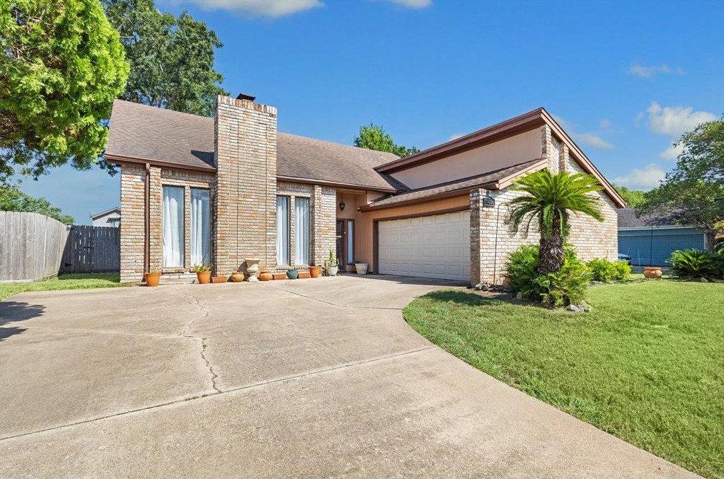 11406 Briar Forest Dr, Houston TX  77077-5108 exterior