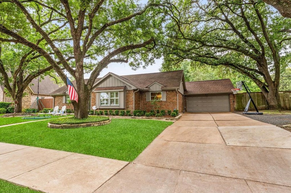 1413 Bracher St, Houston, TX 77055-4805