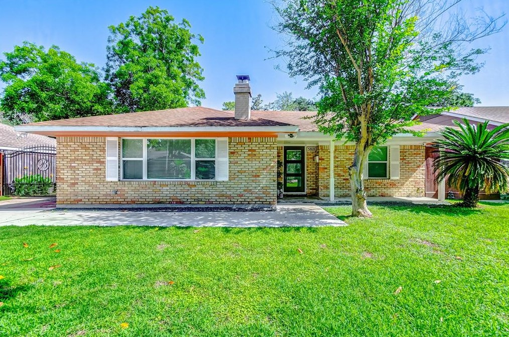 5818 Hornwood Dr, Houston TX  77081-4333 exterior