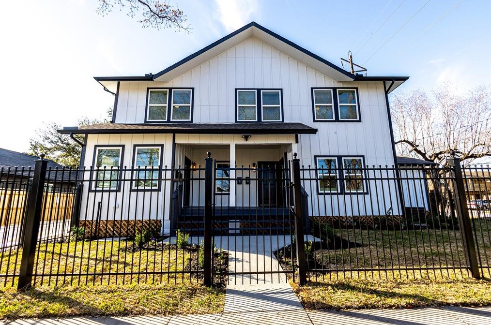 102 Marsden St #1, Houston, TX 77011
