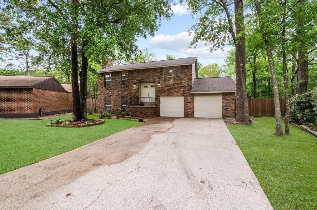 10 Bellbird Ct, Spring, TX 77380-1802