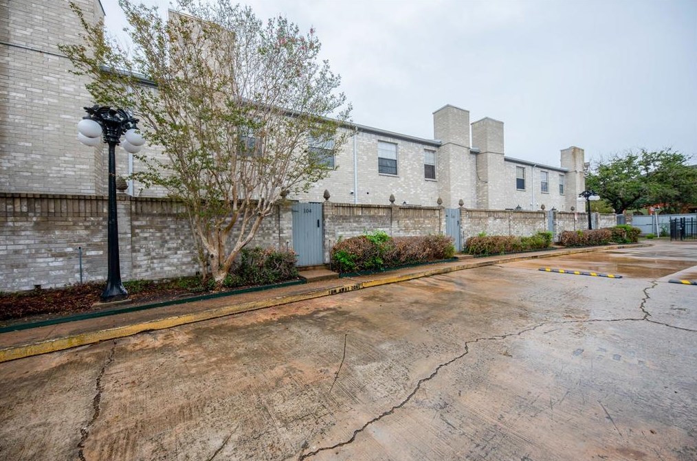 6500 Sands Point Dr #104, Houston, TX 77074