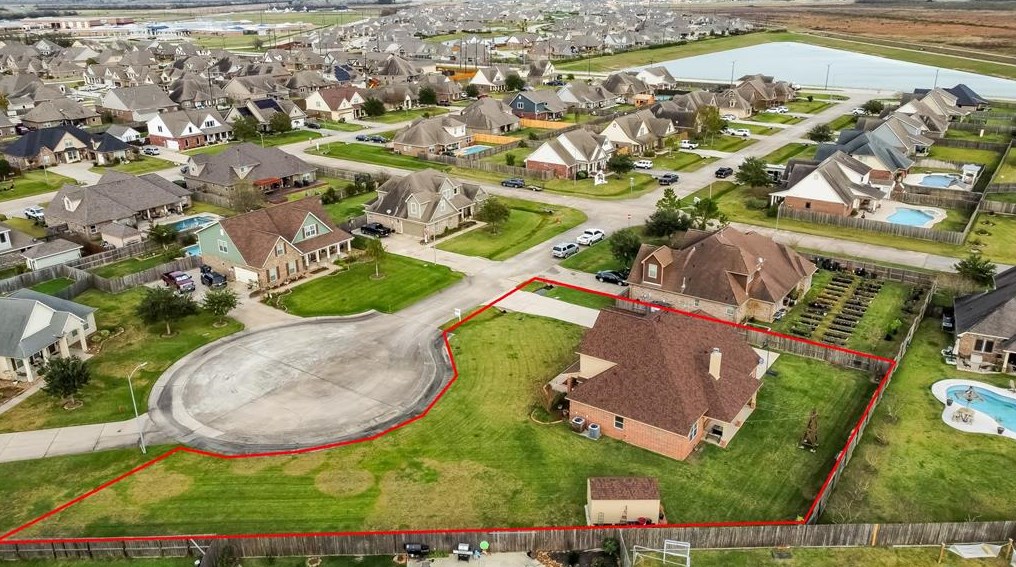 13906 St Thomas St, Baytown, TX 77523-2147
