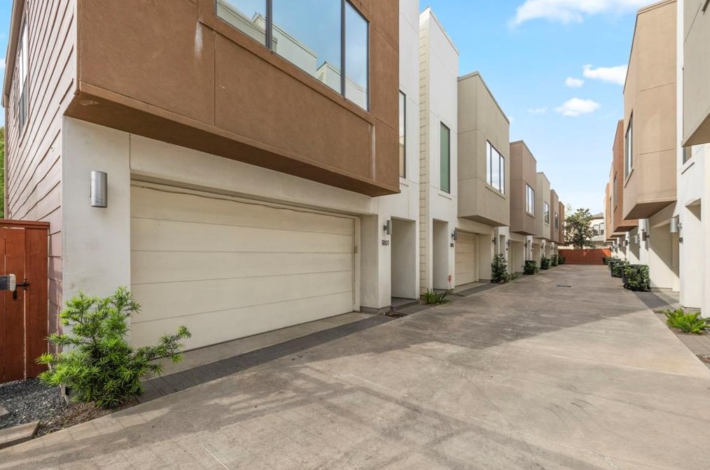 1801 Radcliffe St, Houston, TX 77007