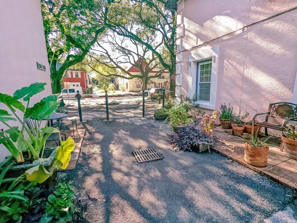 5240 Arboles Dr #4, Houston, TX 77035