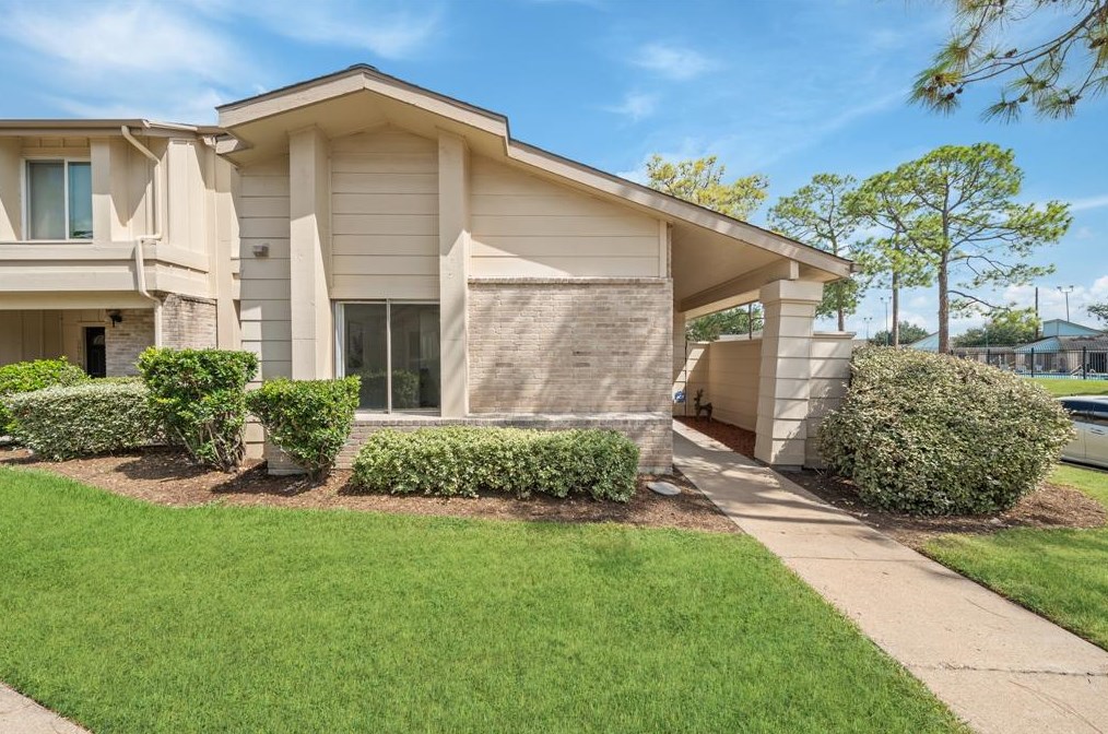 2828 Windchase Blvd, Houston, TX 77082-1838