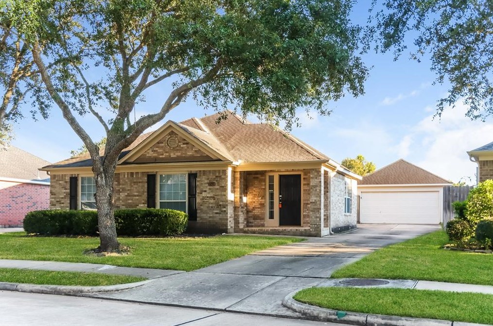 1534 Martin Lake Dr, Richmond, TX 77406