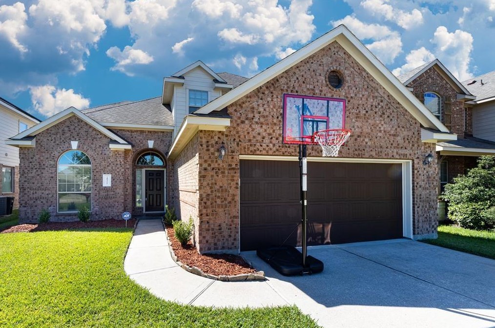 18311 Redoak Manor Ln, Cypress, TX 77433