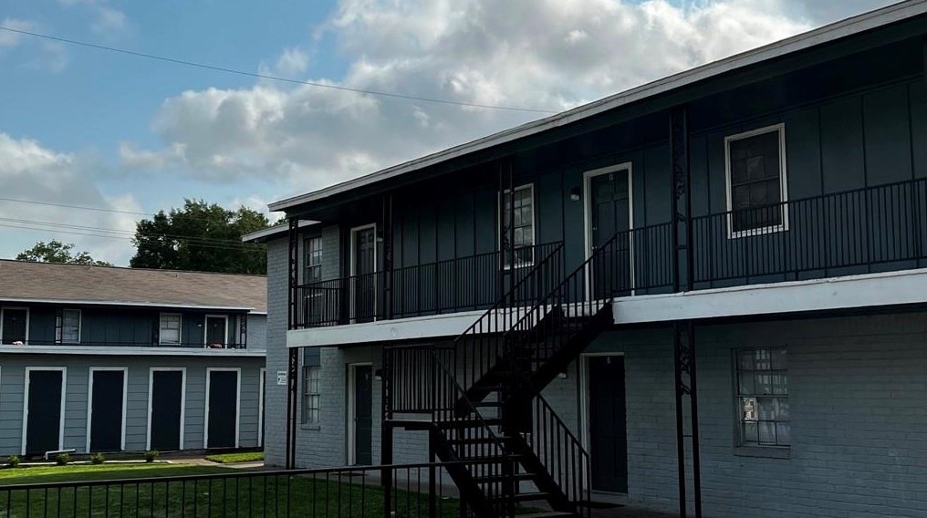 427 Hollyvale Dr #4, Houston, TX 77060