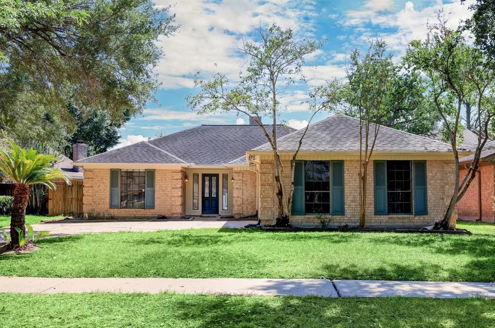 9203 Sabastian Dr, Houston, TX 77083