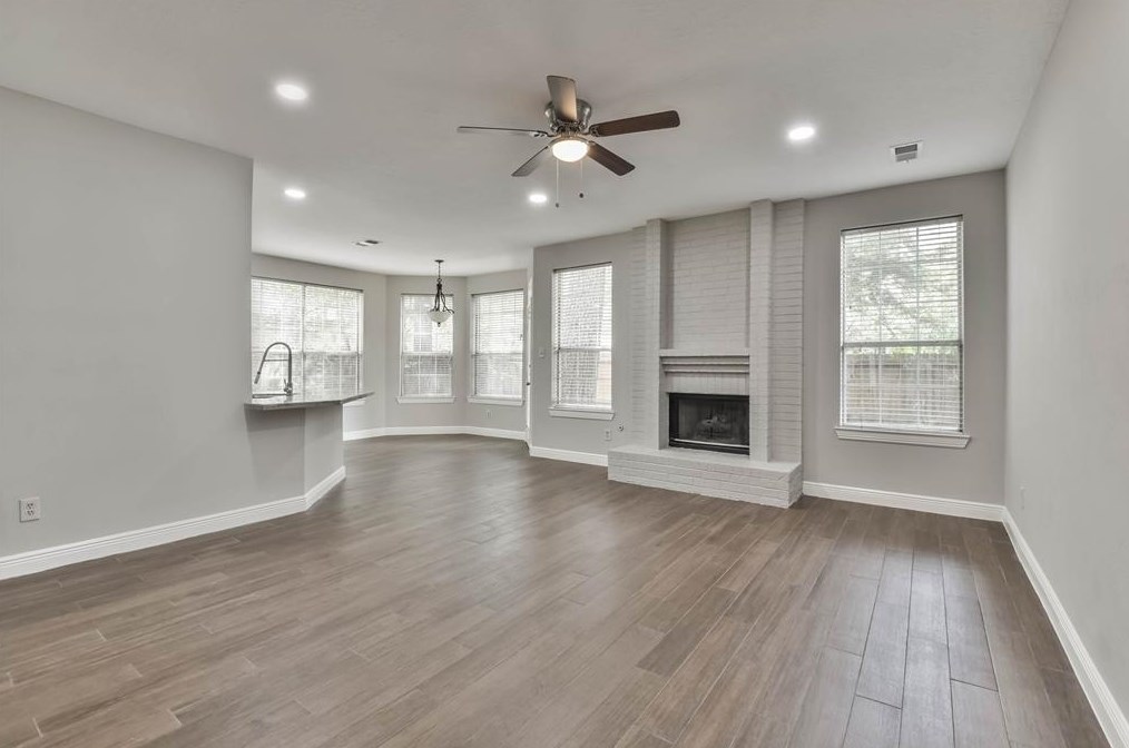 15 Shinyrock Pl, Spring TX  77381-4412 exterior