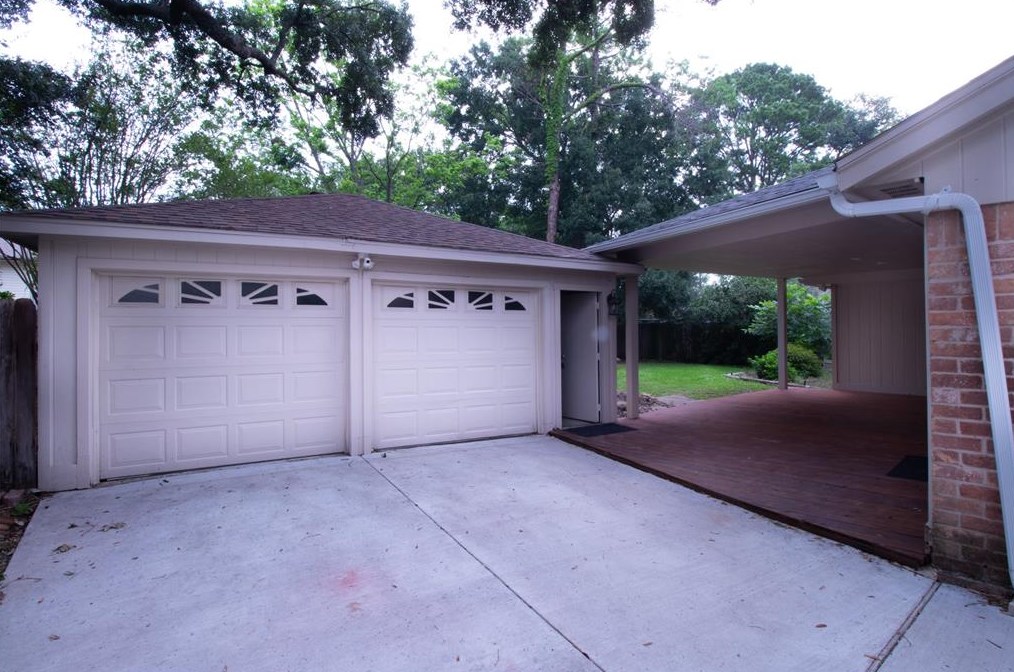 12438 Stafford Spg Dr, Houston TX  exterior