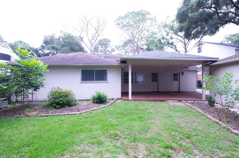 12438 Stafford Spg Dr, Houston TX  exterior