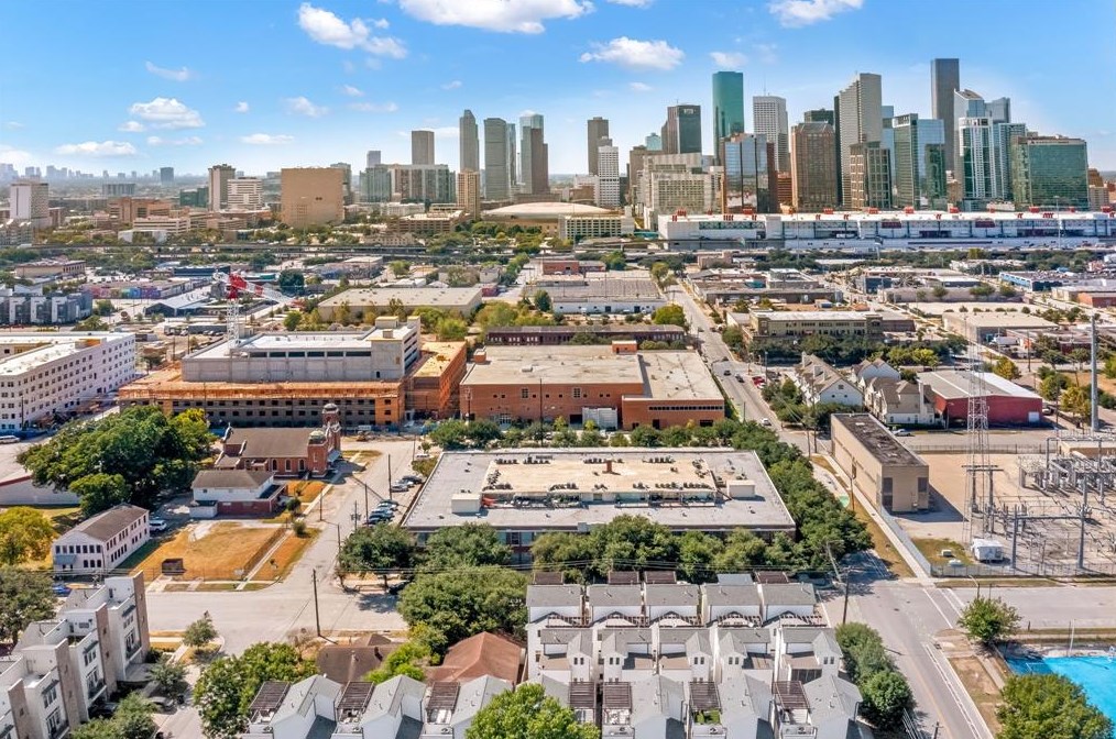 1312 Live Oak St, Houston TX  77003-4434 exterior