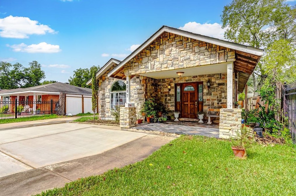 8247 Wier Dr, Houston, TX 77017