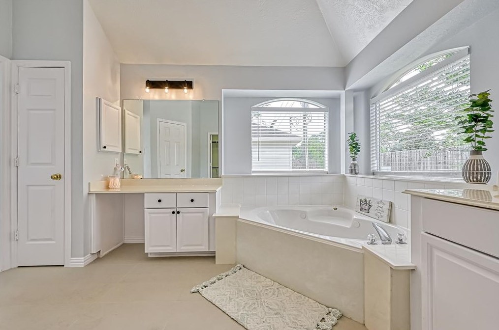 2807 Travick Ln, Houston TX  77073-2919 exterior