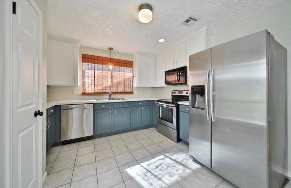 15611 Alta Mesa Dr, Houston TX  77083-1266 exterior