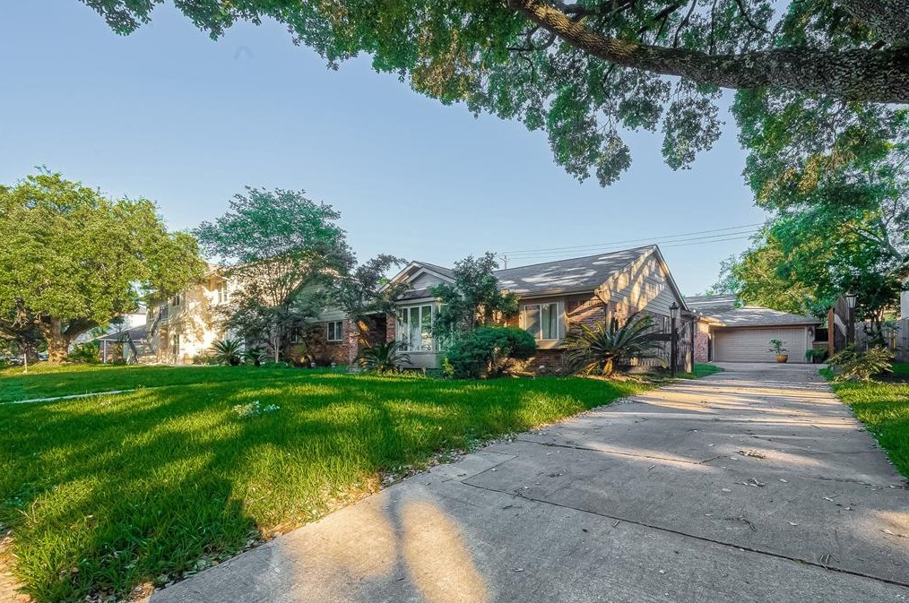 4947 Braesheather Dr, Houston, TX 77096
