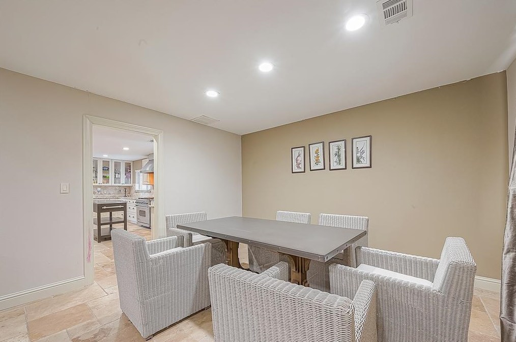 4947 Braesheather Dr, Houston TX  77096-4202 exterior