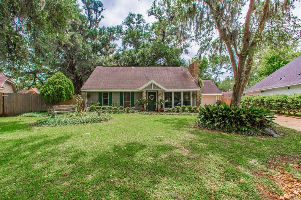 117 Spanish Moss Ln, Richwood, TX 77566-4314