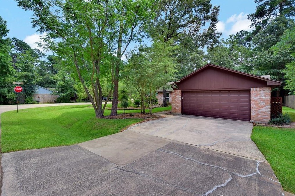 2 Waxberry Rd, Spring TX  77381-2895 exterior