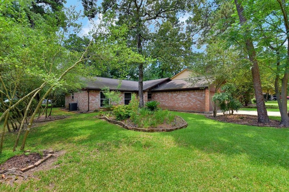 2 Waxberry Rd, Spring TX  77381-2895 exterior