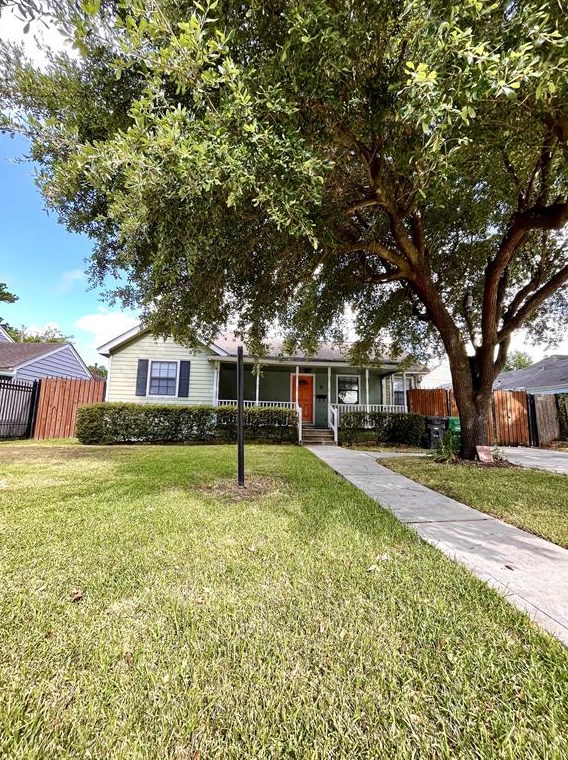 2126 Des Jardines St, Houston, TX 77023