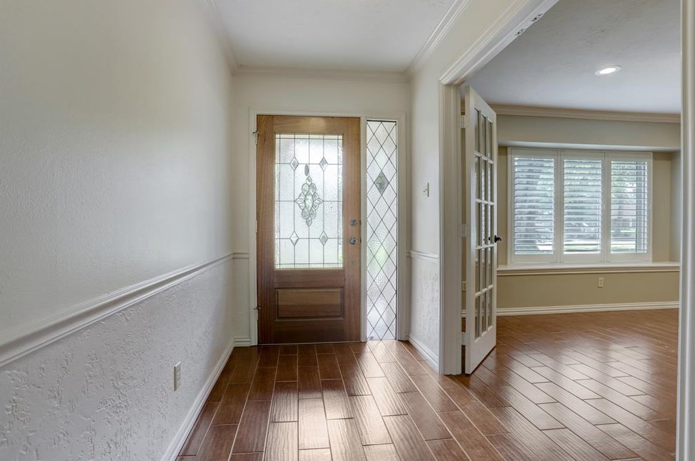 15101 Lakeview Dr, Houston, TX 77040