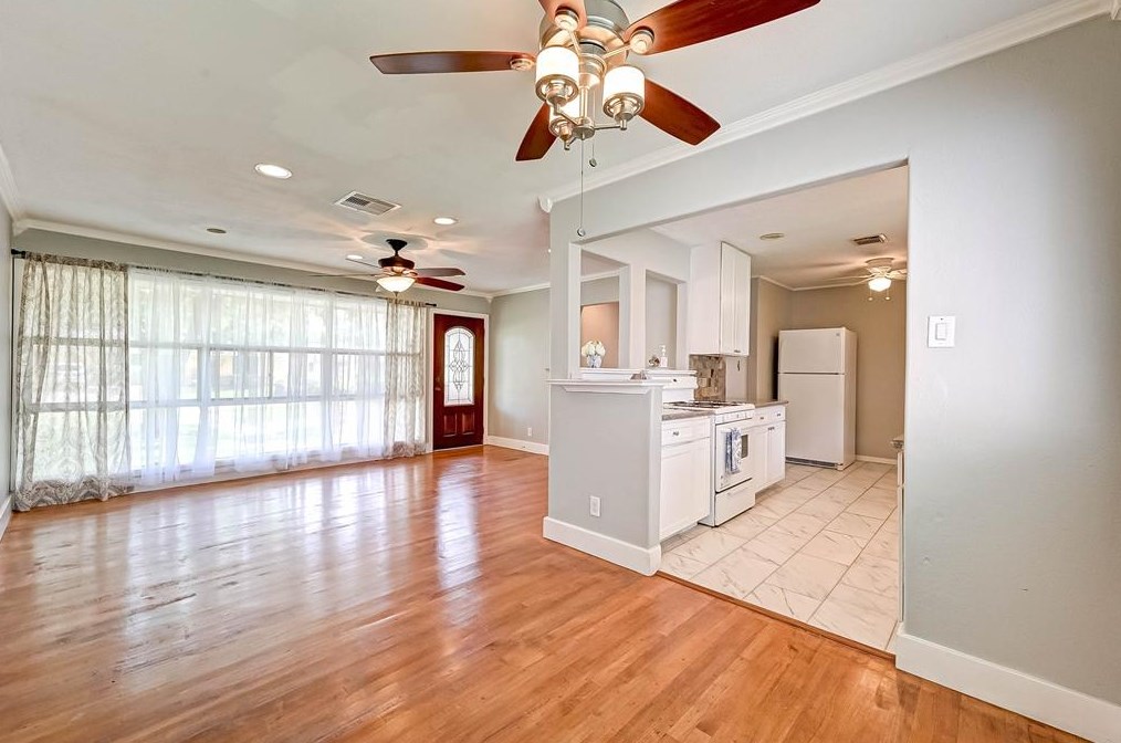 10350 Lafferty Oaks St, Houston TX  77013-5321 exterior