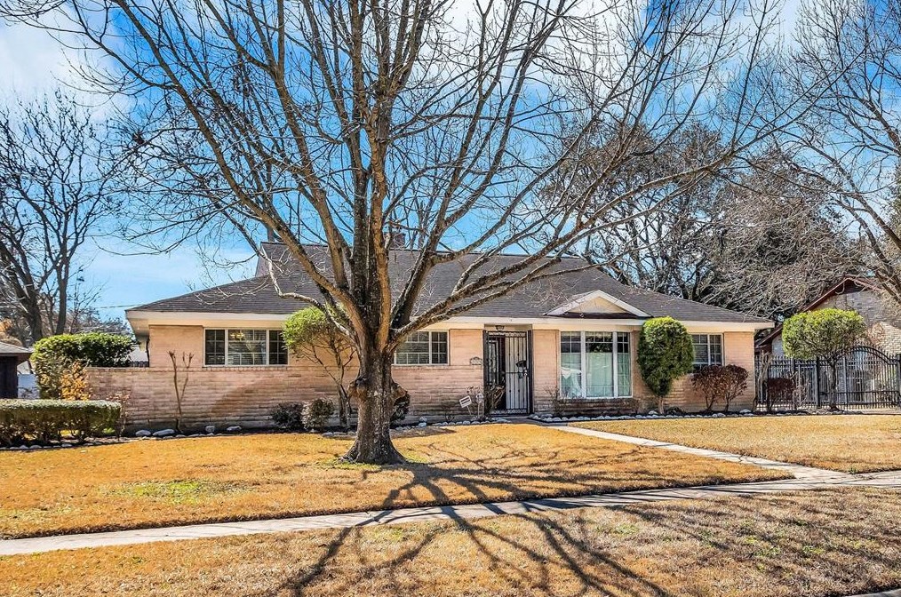 7719 Gulfton St, Houston, TX 77036-2805