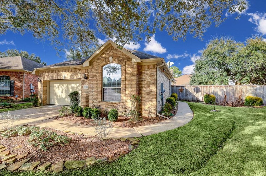 1309 Modena Dr, Pearland, TX 77581