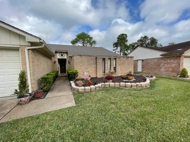 15711 Echo Hill Dr, Houston, TX 77059