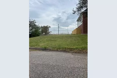 3215 Kleinmann, Galveston, TX 77551 - Photo 1