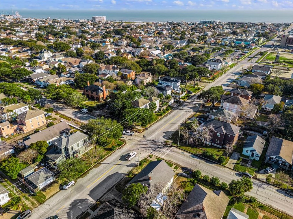 3902 Bernardo De Galvez, Galveston, TX 77550