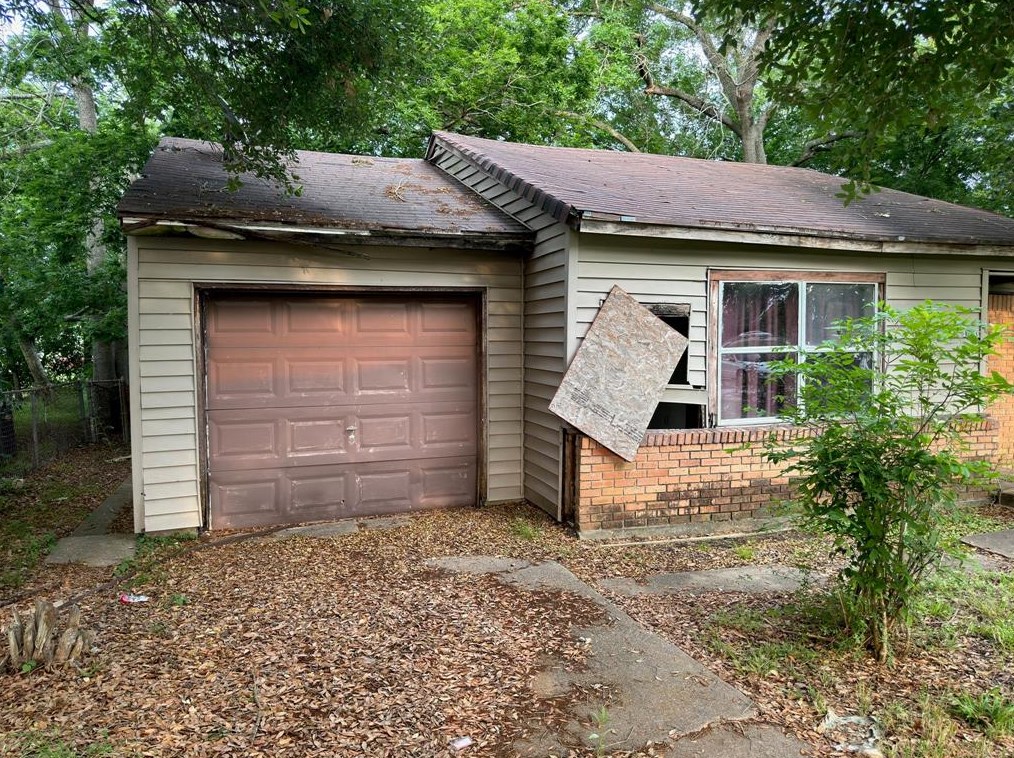 10513 Chesterfield Dr, Houston, TX 77051-4235