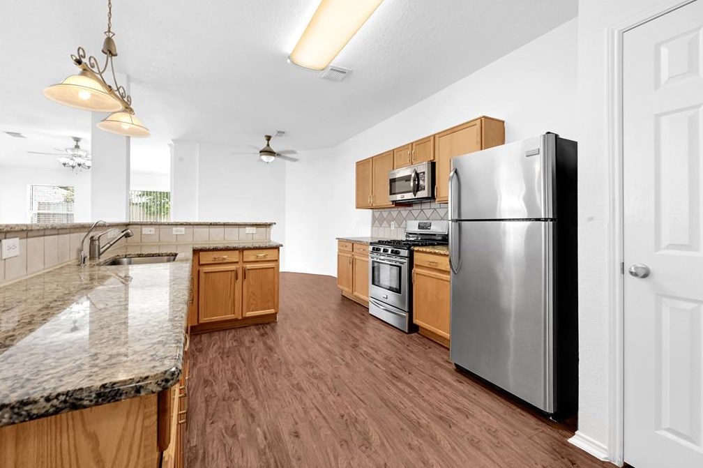 6807 Manor Hollow Ln, Katy, TX 77450