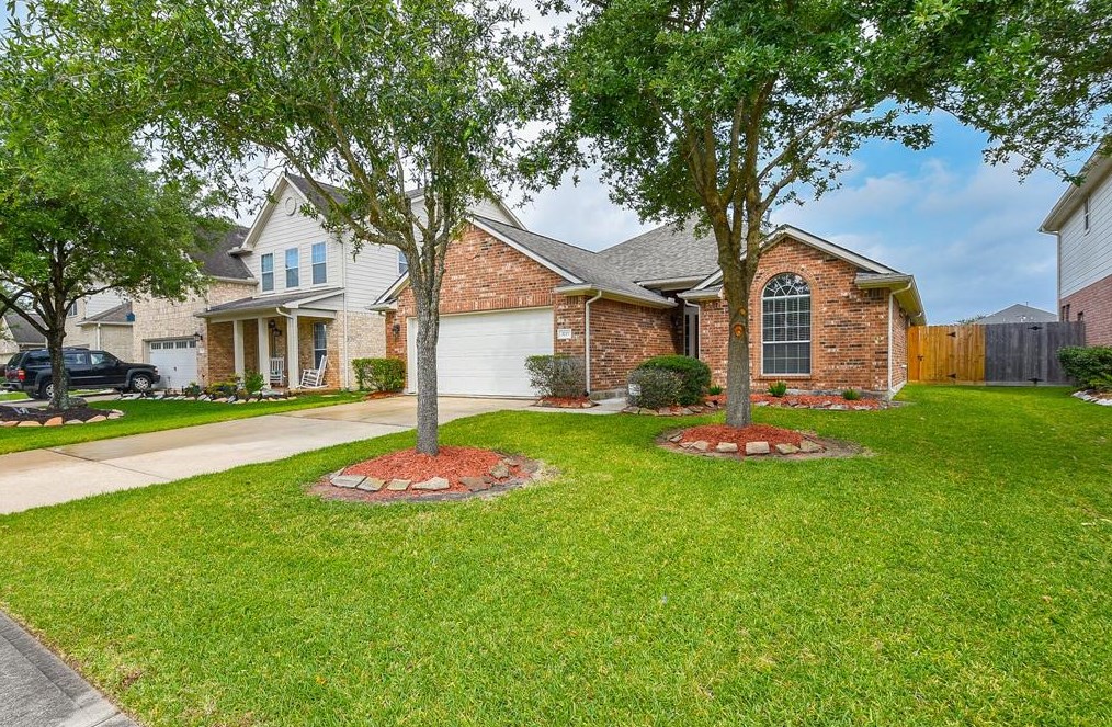 3217 Mossy Bend Ln, Pearland, TX 77581