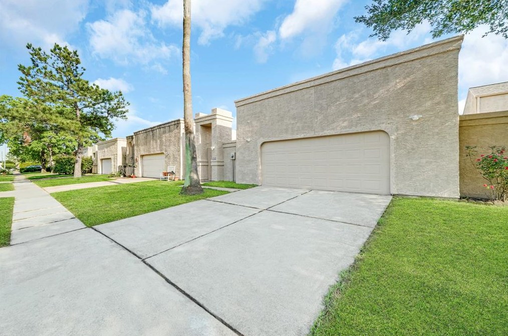 13219 Vista Brook Dr, Houston, TX 77041-1835