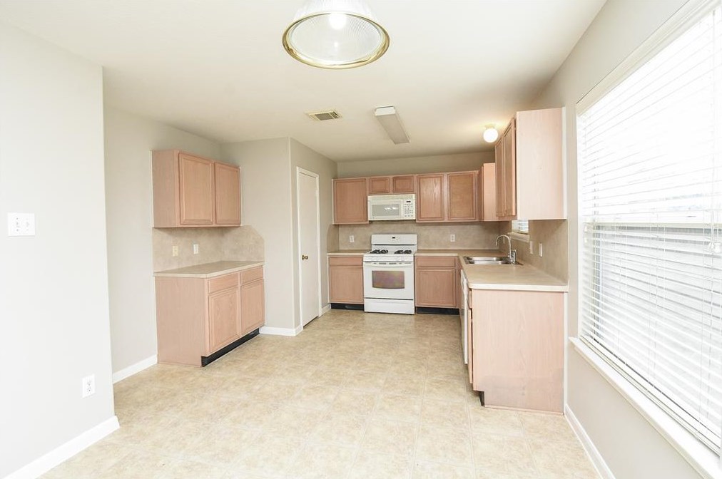 22823 Fairfax Village Cir, Spring TX  77373-5002 exterior