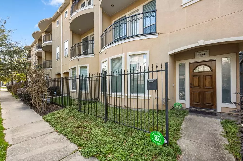 1614 Stuart St, Houston TX  77004-2945 exterior