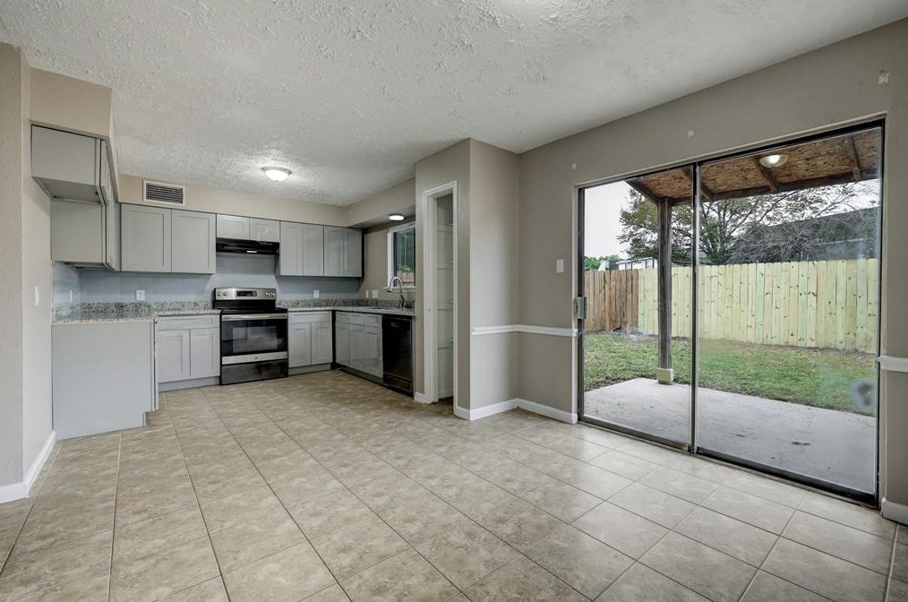 10123 Emerald Park Dr, Houston TX  77070-5352 exterior