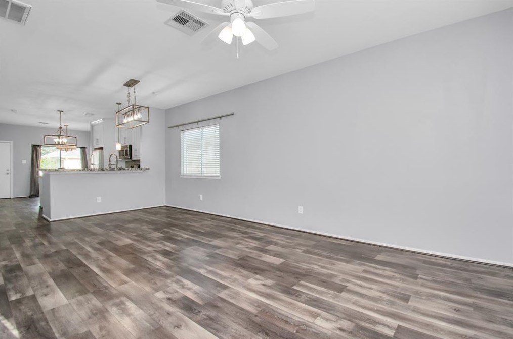 1641 Nichole Woods Dr, Houston TX  77047-4487 exterior