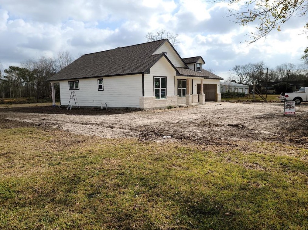 2215 8th St, Liverpool, TX 77577-8774