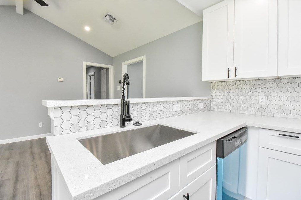 14911 Nuwood Ln, Houston TX  77053-1323 exterior