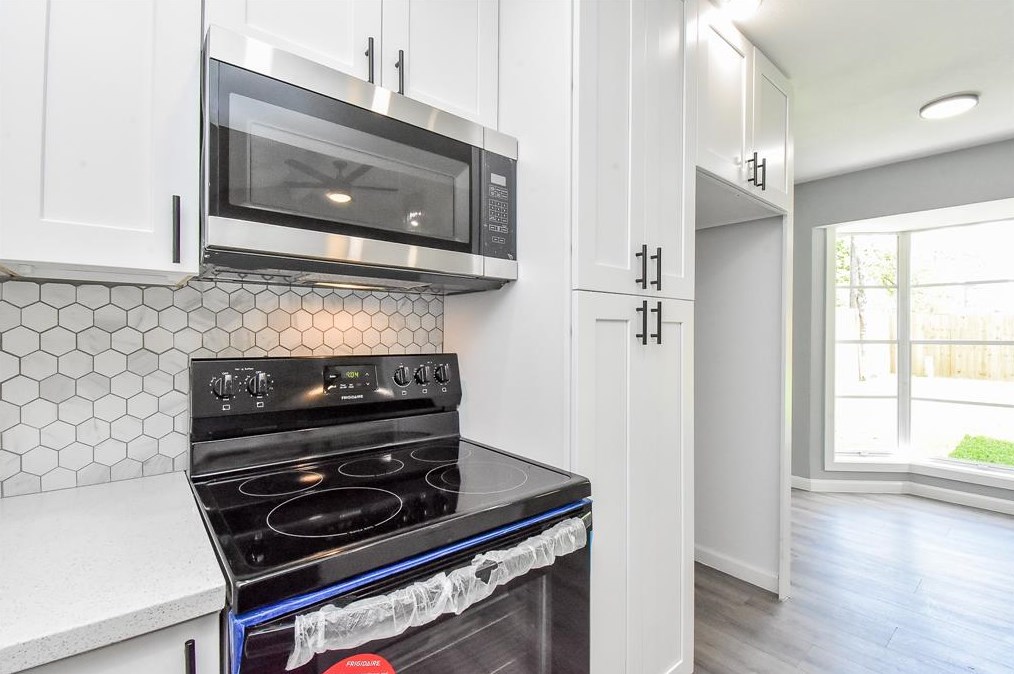 14911 Nuwood Ln, Houston TX  77053-1323 exterior