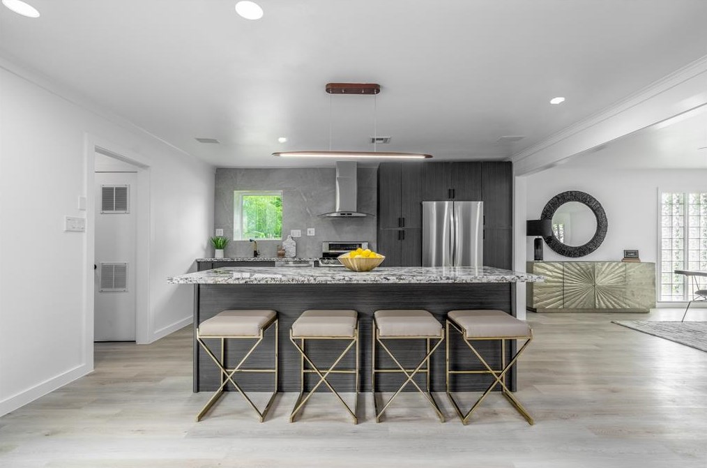 1703 Droxford Dr, Houston TX  77008-3101 exterior