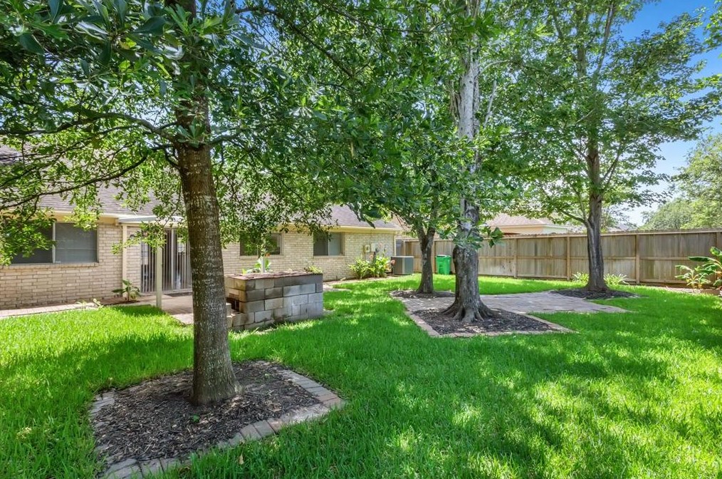 13406 Bridgepath Ln, Houston TX  77041-5892 exterior